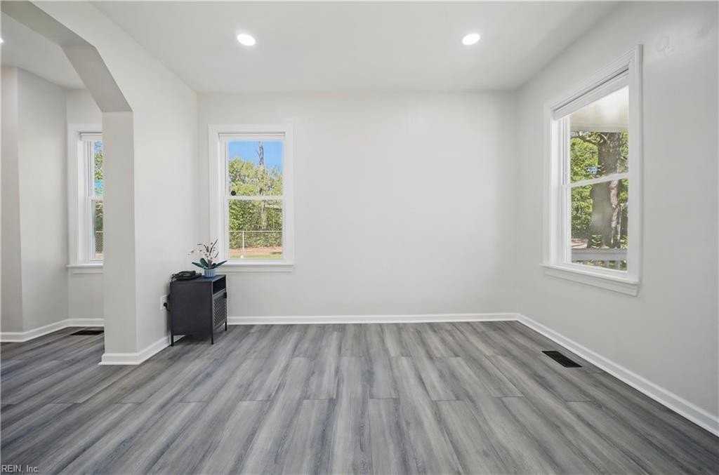 1324 Charleston Ave - Photo 4 of 28