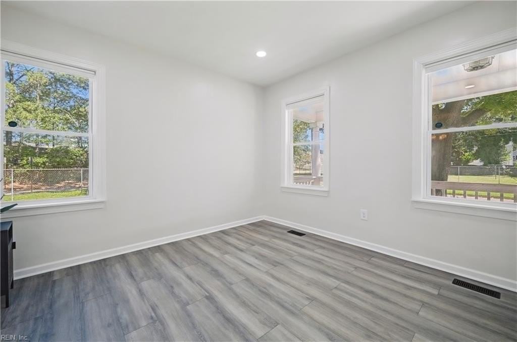 1324 Charleston Ave - Photo 5 of 28