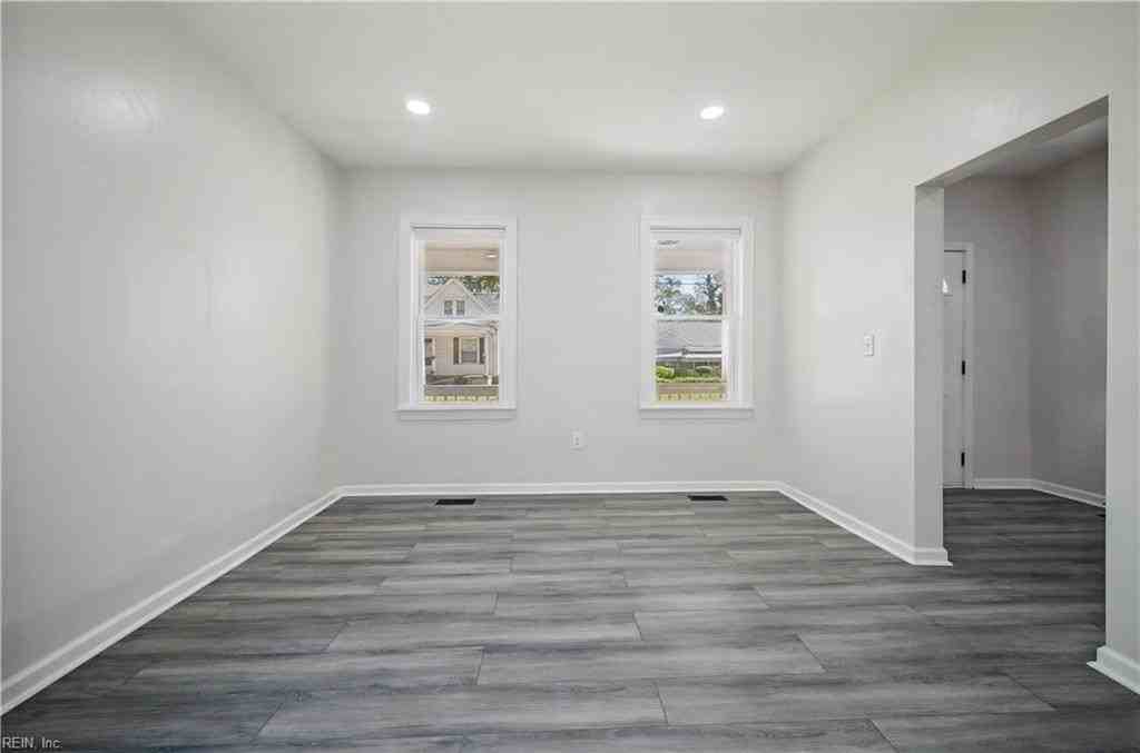 1324 Charleston Ave - Photo 6 of 28