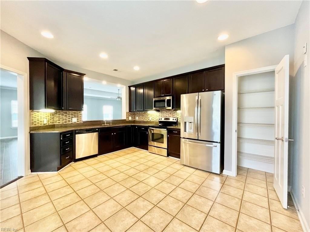 8230 Highland St - Photo 6 of 35