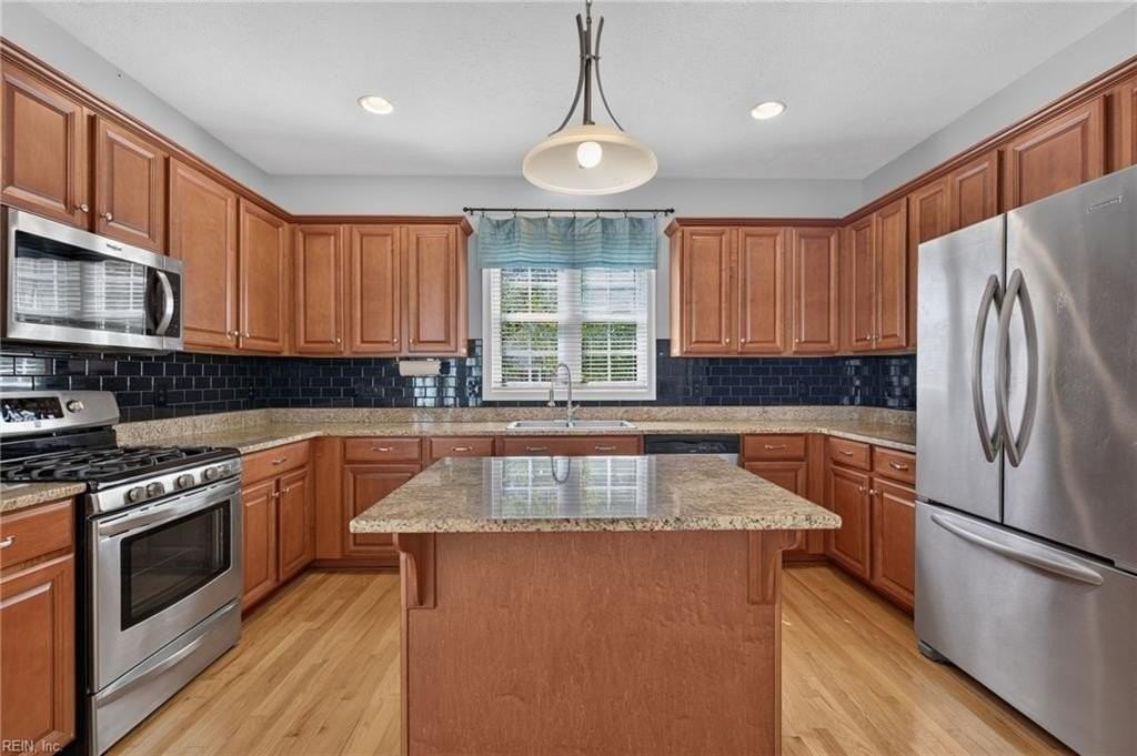 22361 Moss Creek Cir - Photo 7 of 38
