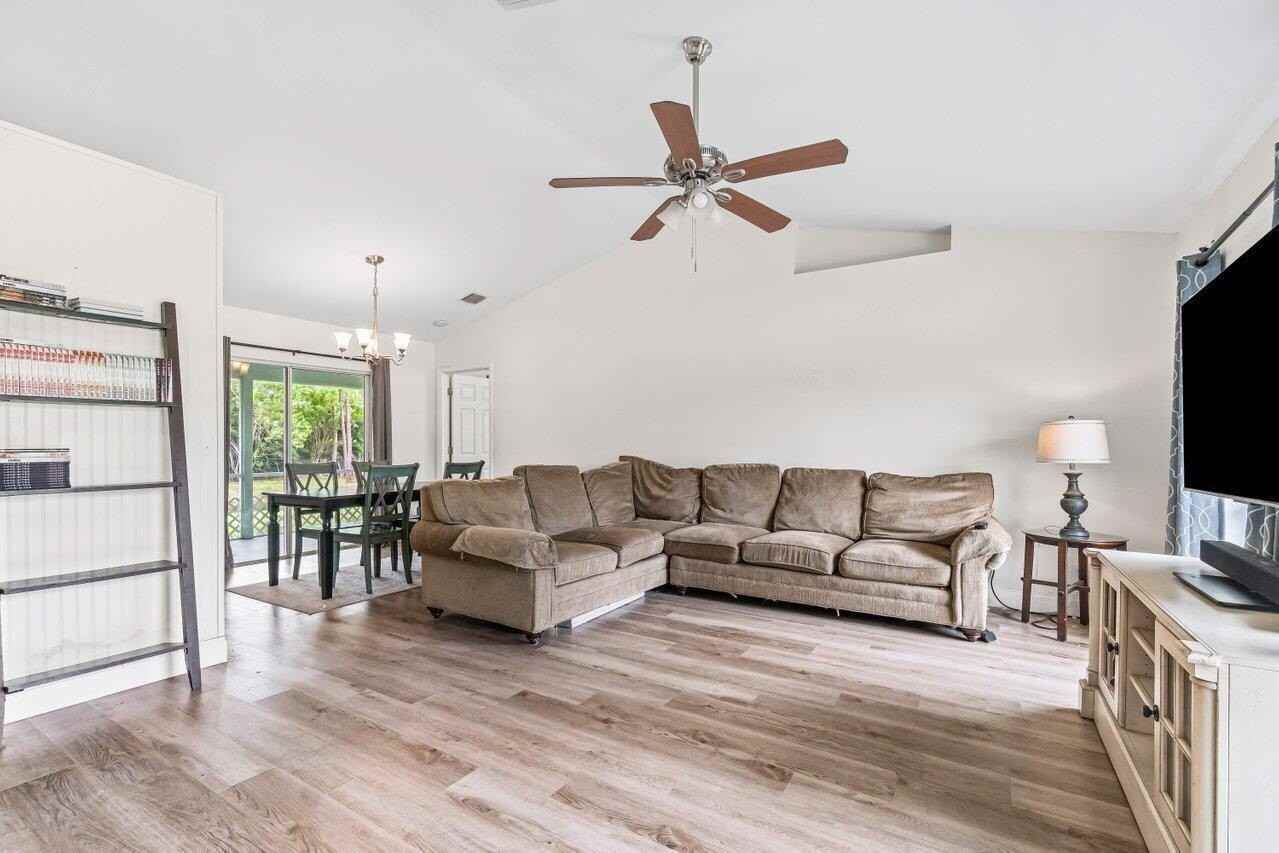15439 63rd Pl N - Photo 2 of 37