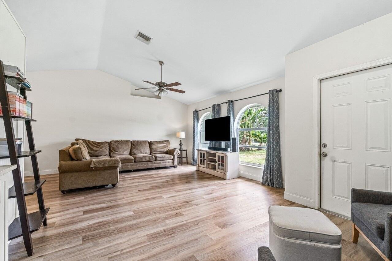 15439 63rd Pl N - Photo 3 of 37