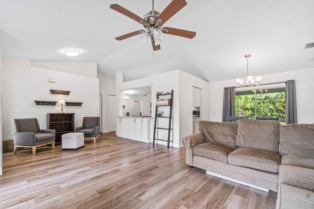 15439 63rd Pl N - Photo 4 of 37