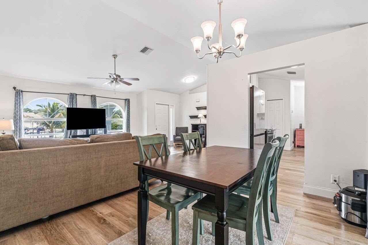 15439 63rd Pl N - Photo 5 of 37