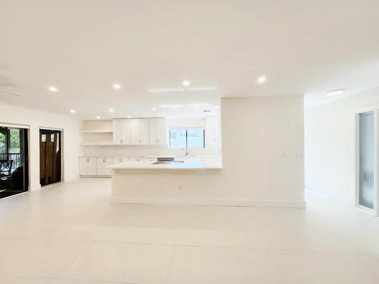 30 Pelican Pointe Dr #201 - Photo 4 of 39