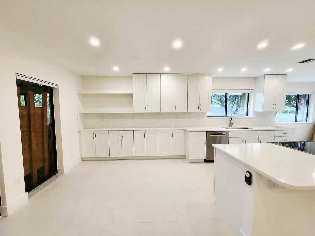 30 Pelican Pointe Dr #201 - Photo 7 of 39