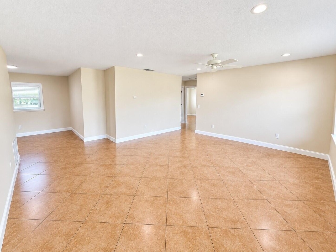 11184 Median St - Photo 2 of 16