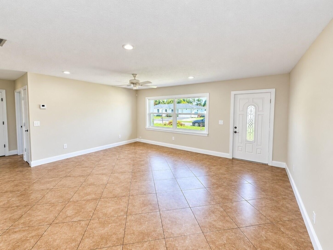 11184 Median St - Photo 3 of 16