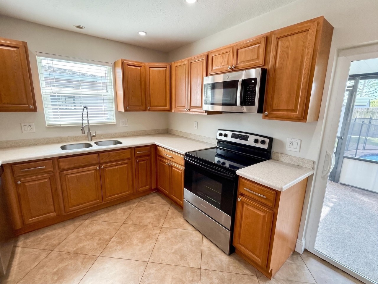 11184 Median St - Photo 6 of 16
