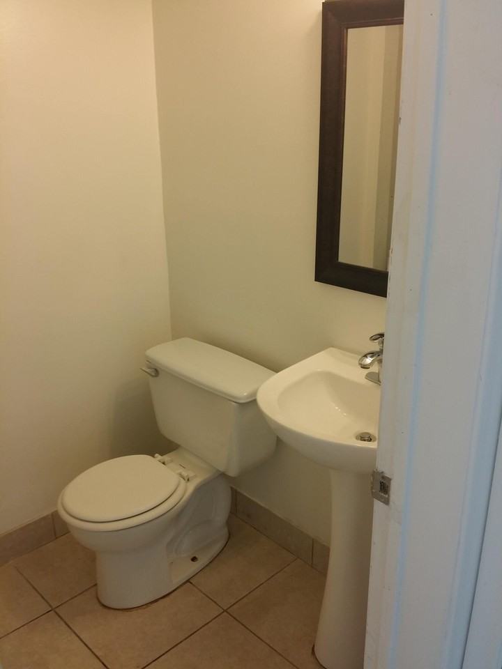 5333 Nw 27th St #B3 - Photo 6 of 11