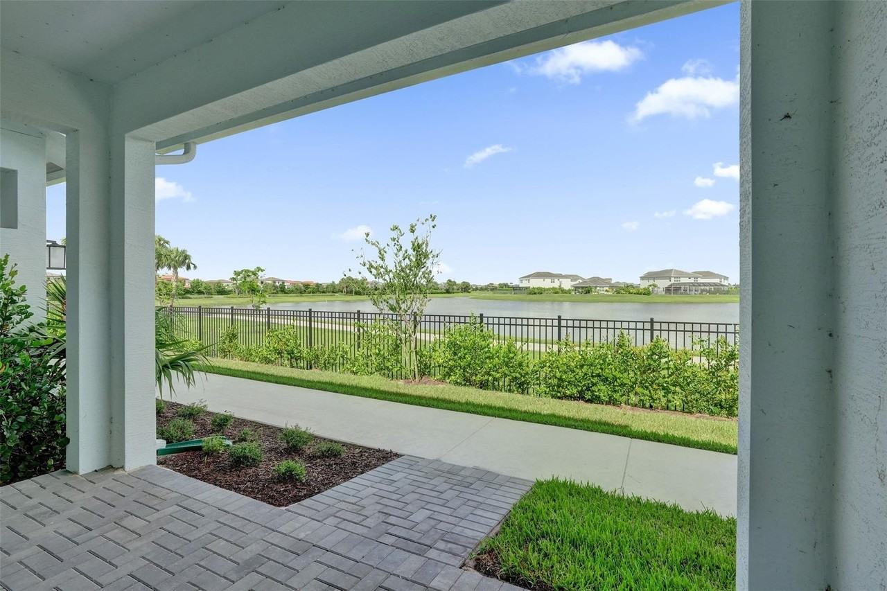 4676 Longwood Lake Sq - Photo 4 of 43