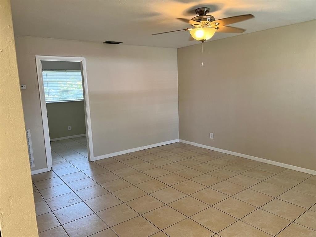 1851 Sw 25th St #3 - Photo 6 of 12