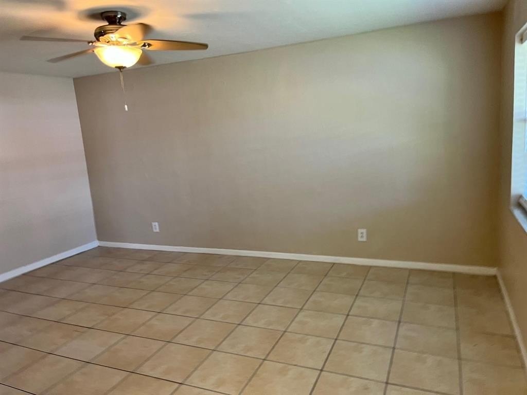 1851 Sw 25th St #3 - Photo 7 of 12