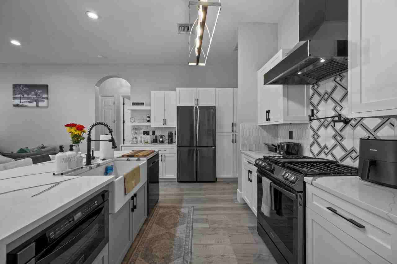 2926 Dovedale Ct - Photo 5 of 35