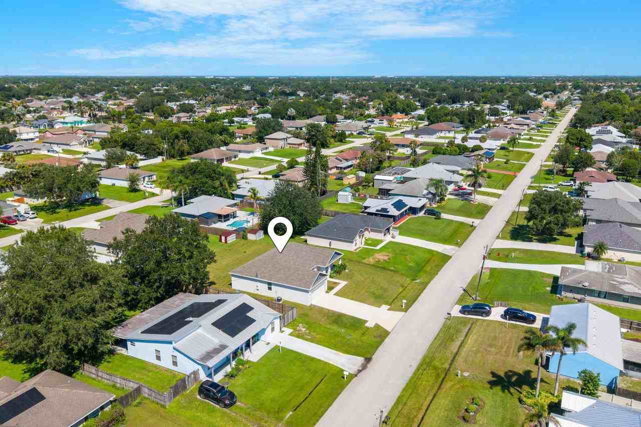 2044 Sw Americana St - Photo 4 of 48