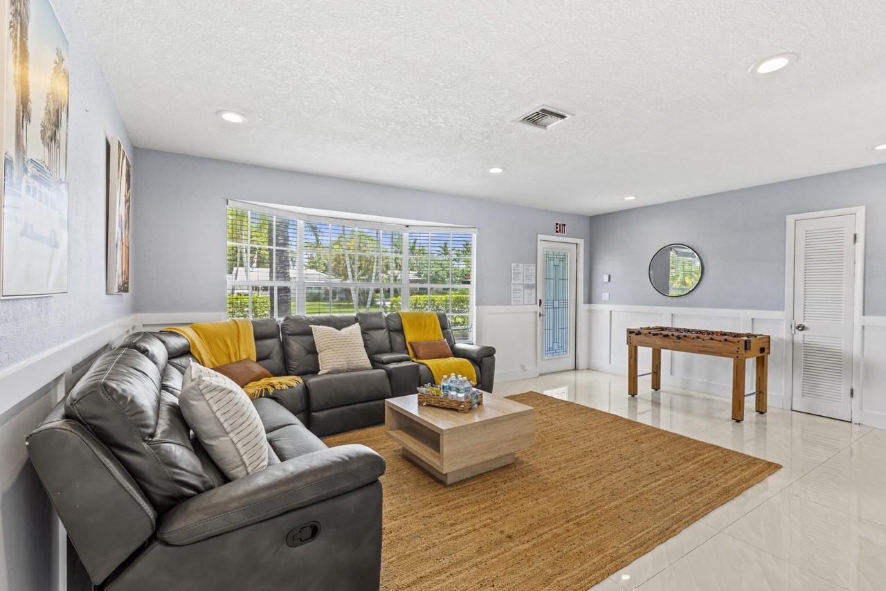 1422 Coolidge St - Photo 4 of 43
