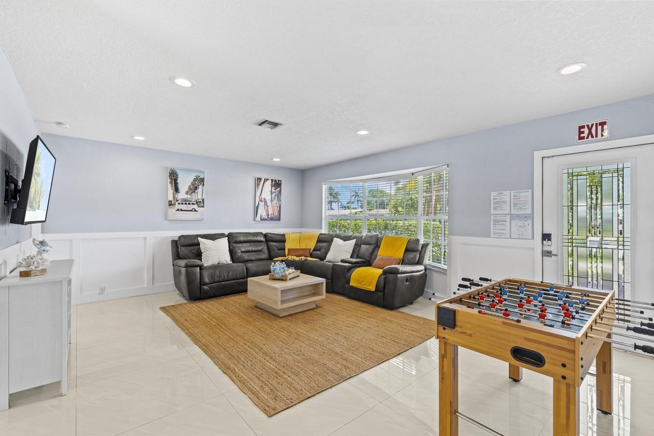 1422 Coolidge St - Photo 6 of 43