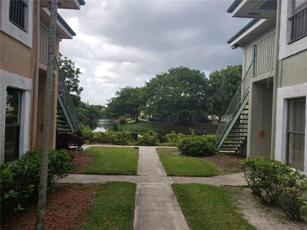 8761 Nw 39th St #8761 - Photo 3 of 10