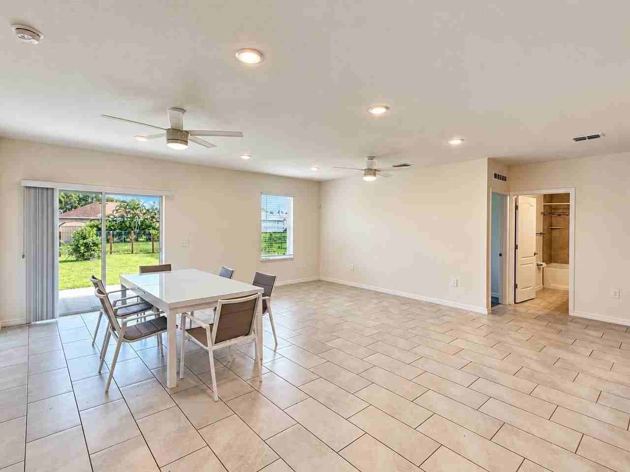 1025 Sw Sarto Ln - Photo 5 of 23