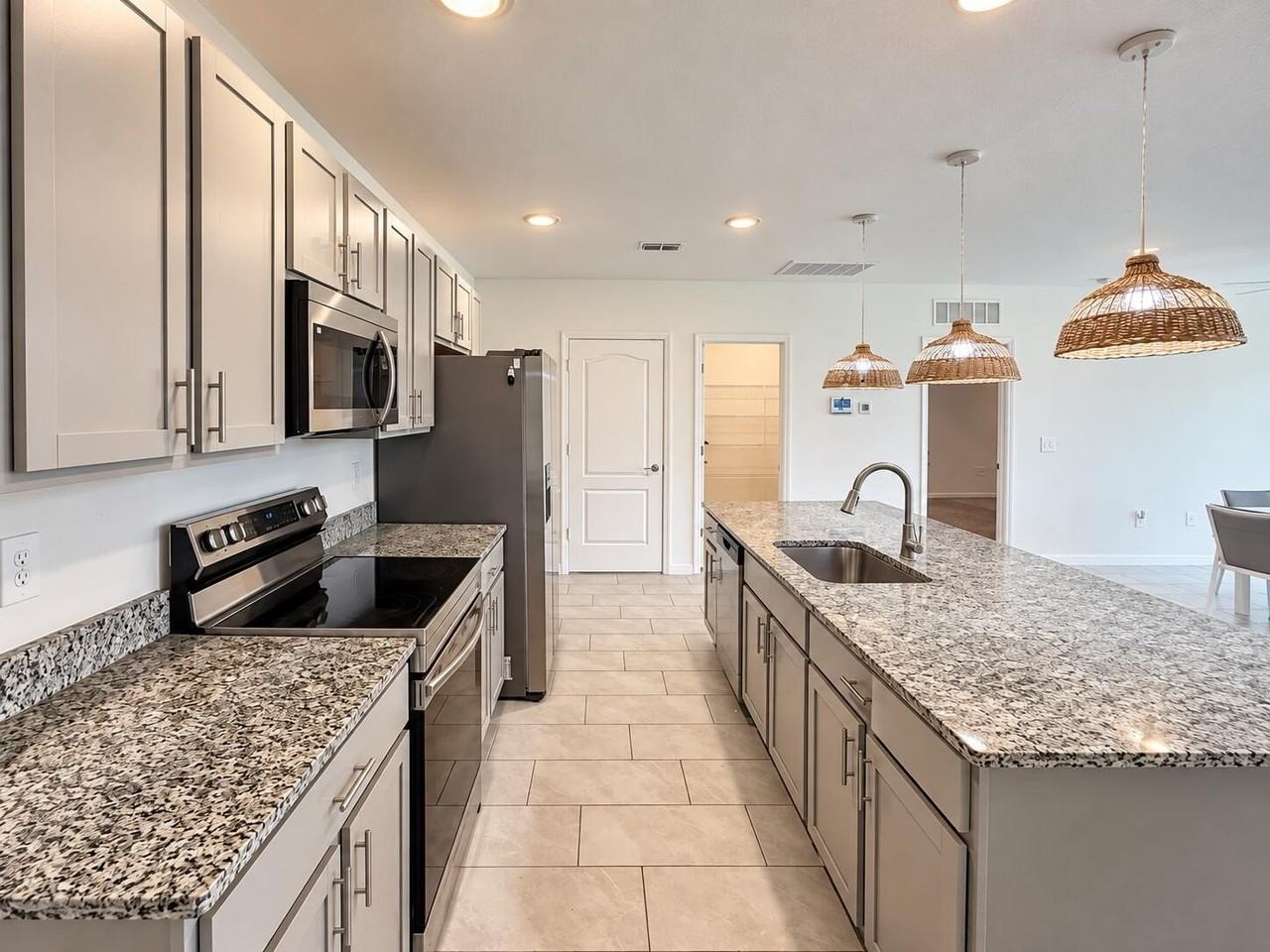 1025 Sw Sarto Ln - Photo 6 of 23