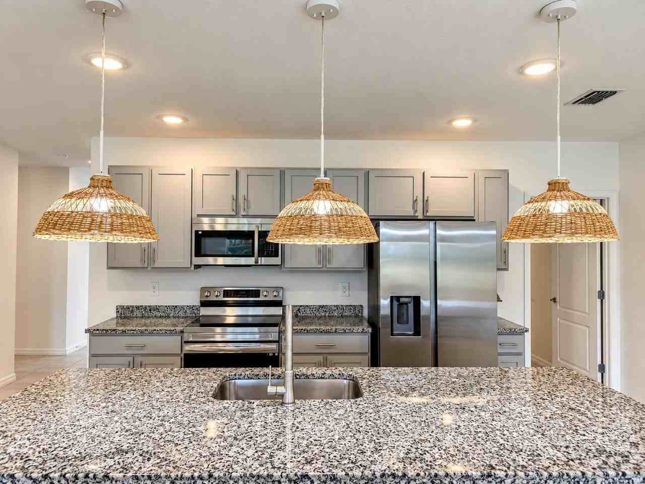 1025 Sw Sarto Ln - Photo 7 of 23
