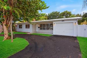 featured image of 998 W Camino Real