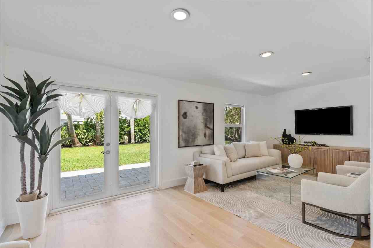 4461 Ne 19th Ave - Photo 4 of 25