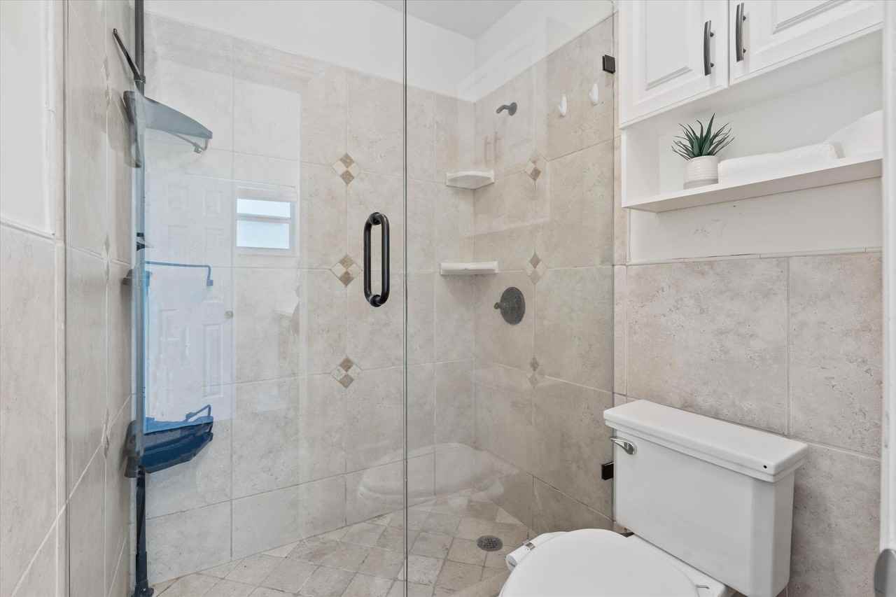 4461 Ne 19th Ave - Photo 5 of 25