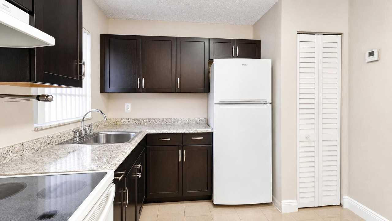 416 Lakeside Dr #129 - Photo 3 of 20