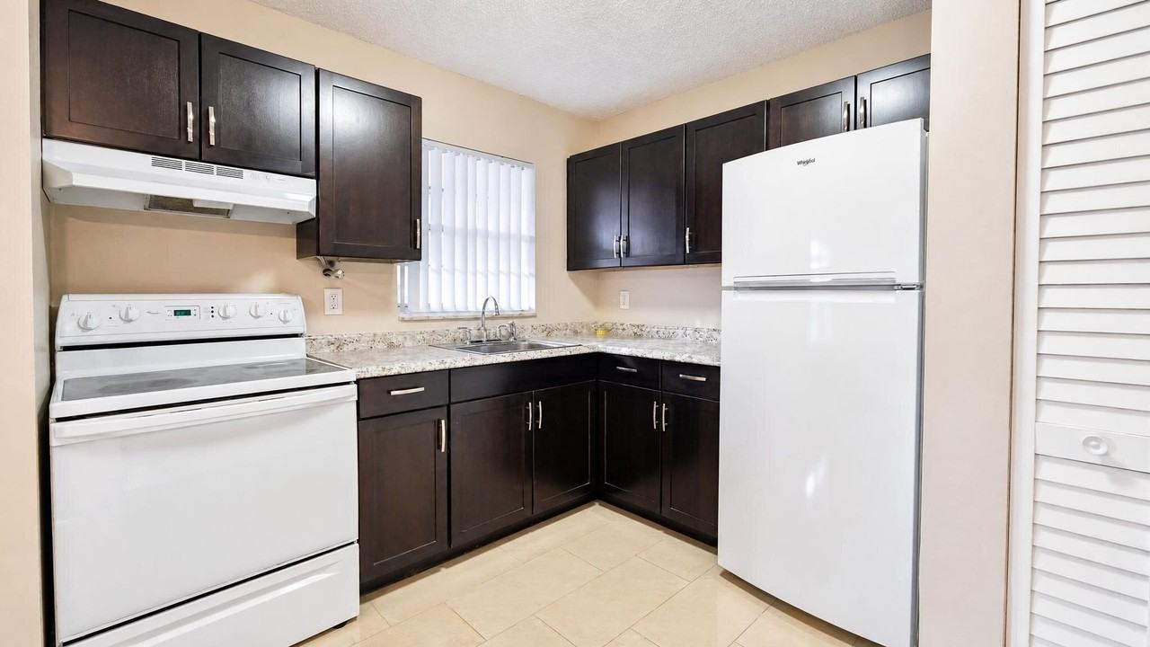 416 Lakeside Dr #129 - Photo 4 of 20