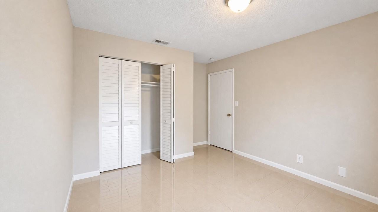 416 Lakeside Dr #129 - Photo 7 of 20