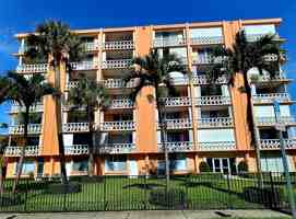 featured image of 15 S Golfview Rd #504