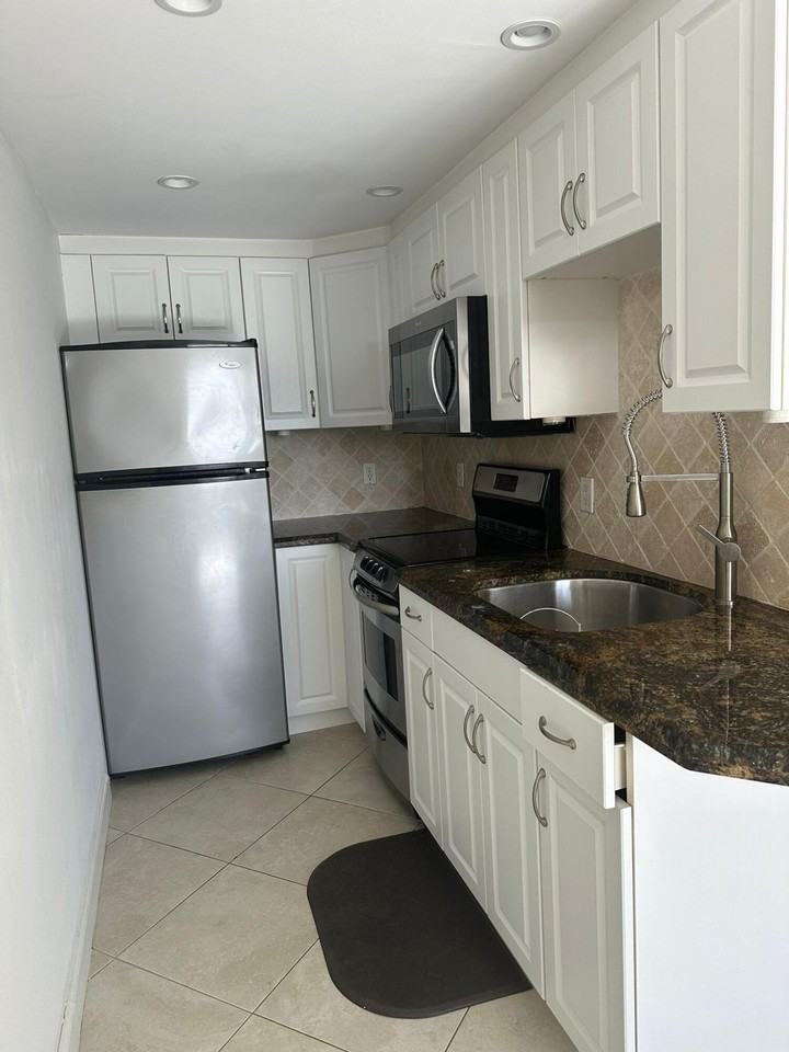 15 S Golfview Rd #504 - Photo 5 of 5