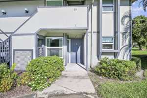 featured image of 8388 Se Croft Cir #P1