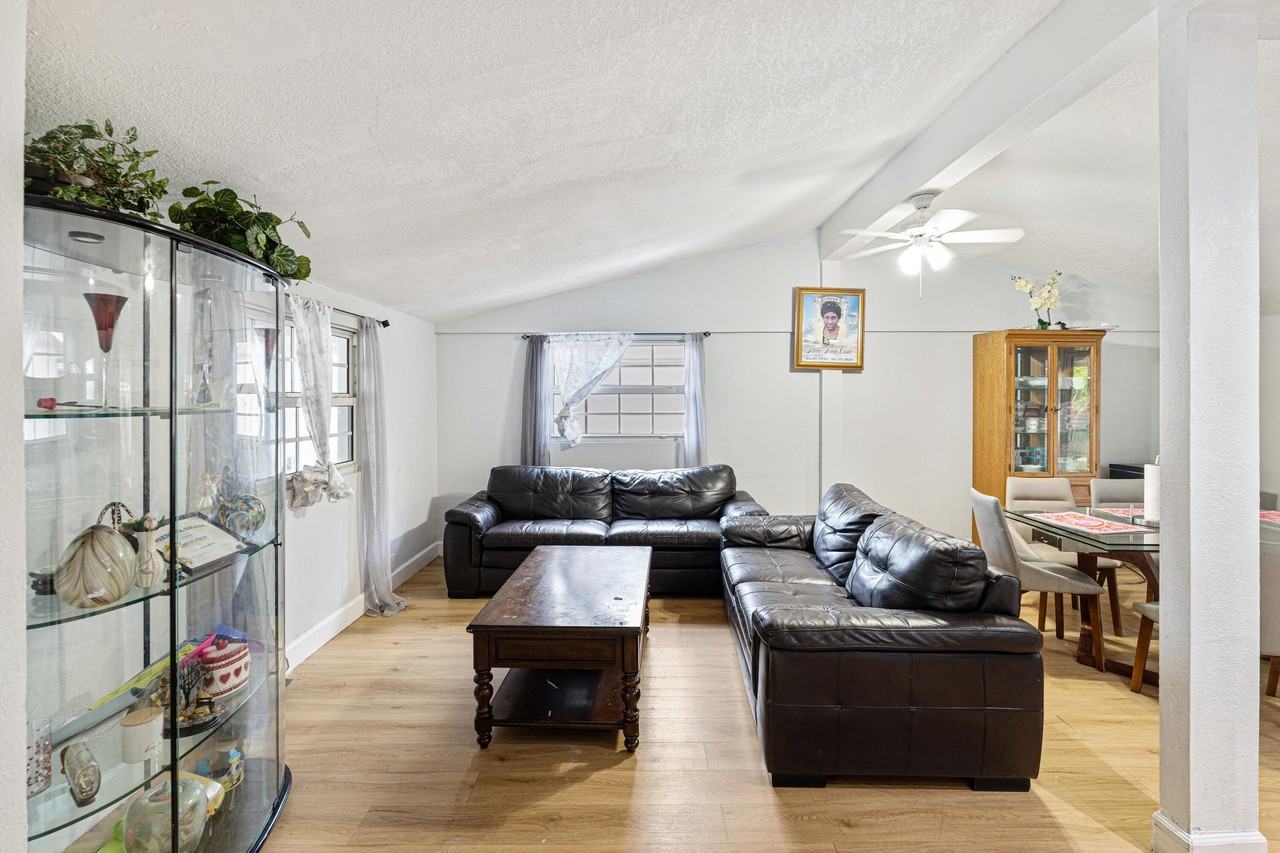 3872 Mackinac Rd - Photo 4 of 13