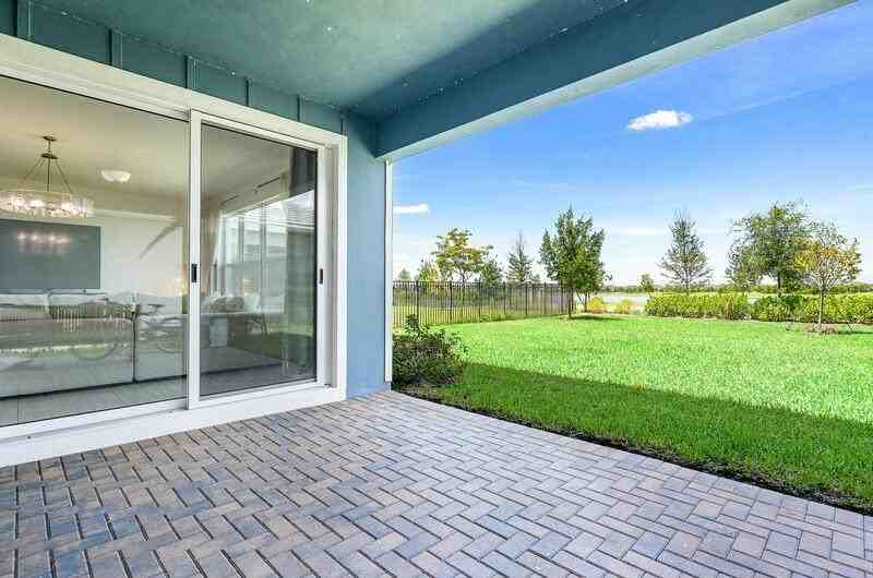 19552 Broad Shore Walk - Photo 2 of 50