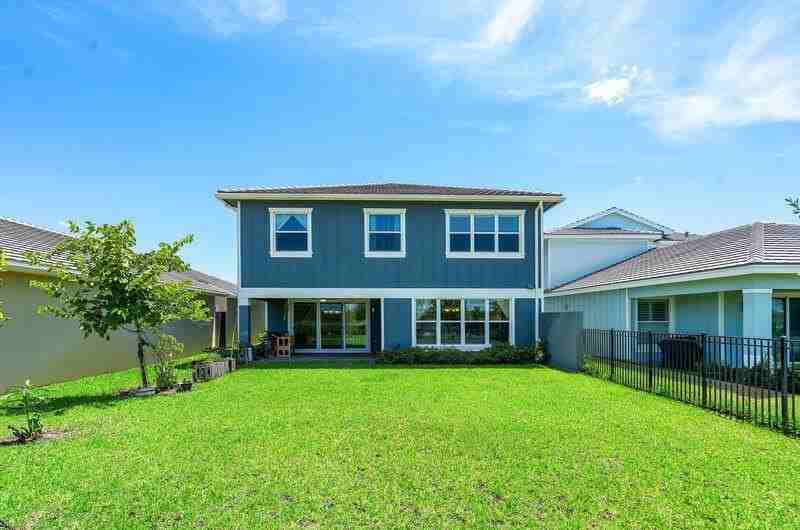 19552 Broad Shore Walk - Photo 3 of 50
