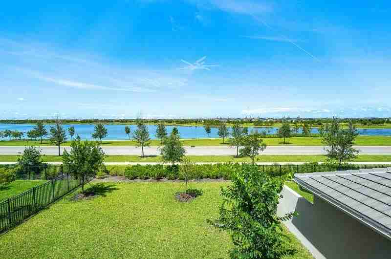 19552 Broad Shore Walk - Photo 5 of 50