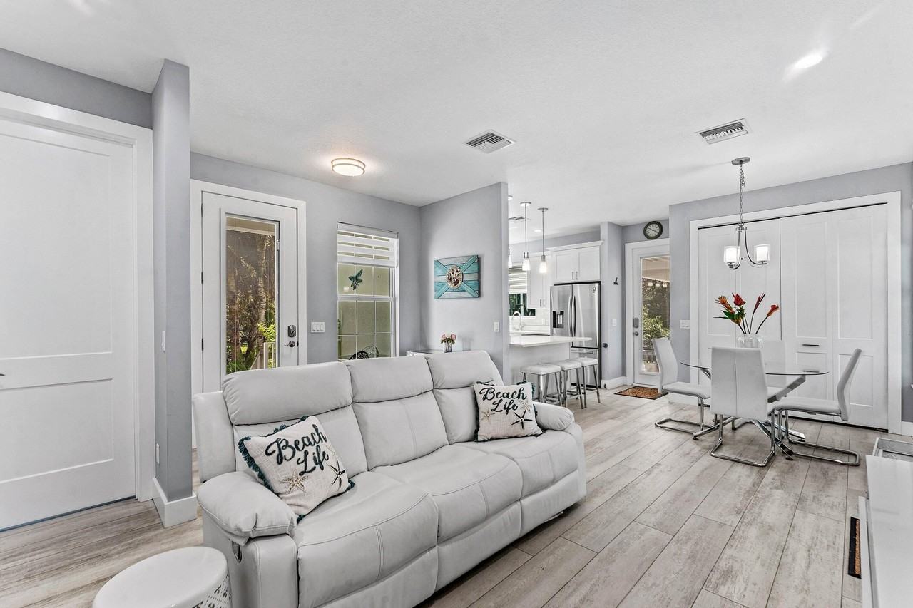 10231 176th Ln N - Photo 4 of 27