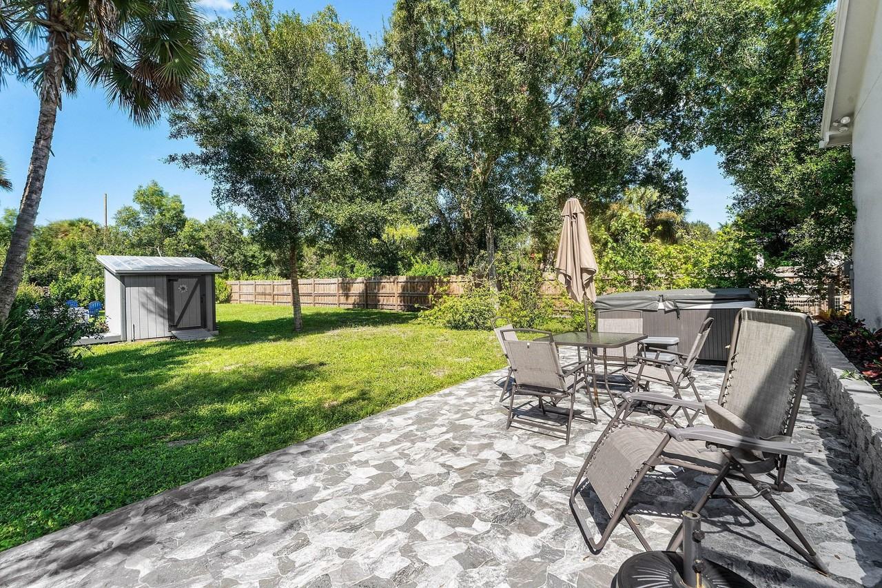 10231 176th Ln N - Photo 5 of 27