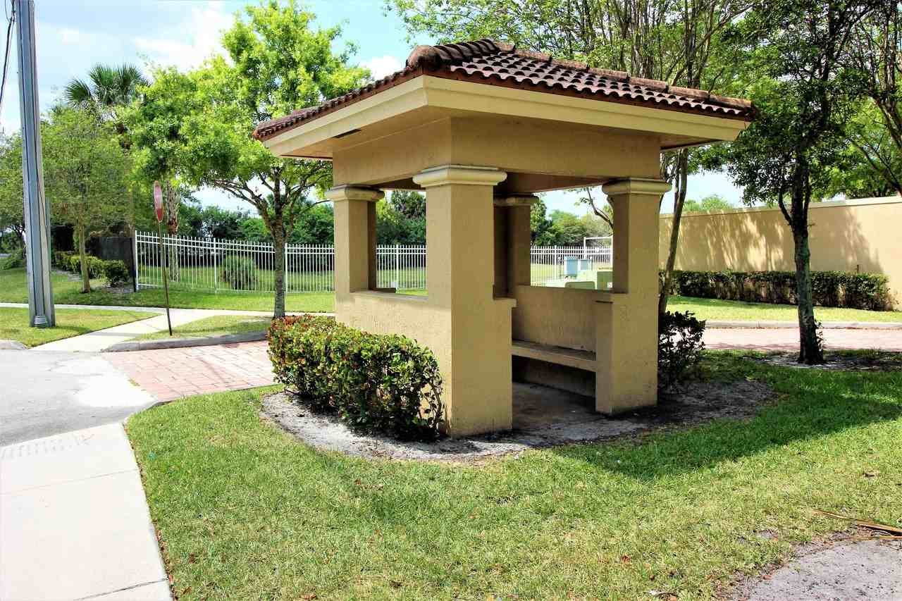 1145 Golden Lakes Blvd #723 - Photo 4 of 48