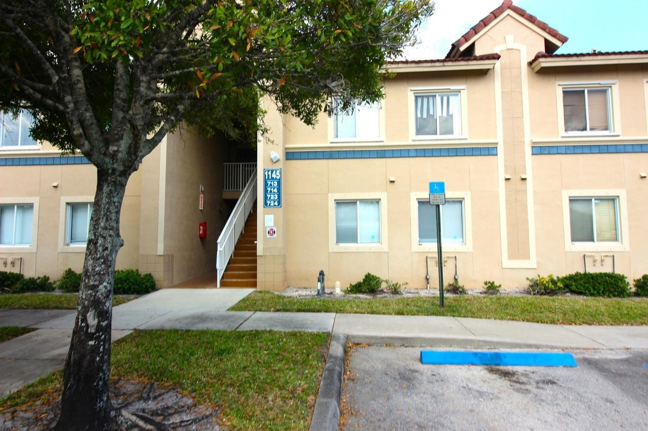 1145 Golden Lakes Blvd #723 - Photo 5 of 48