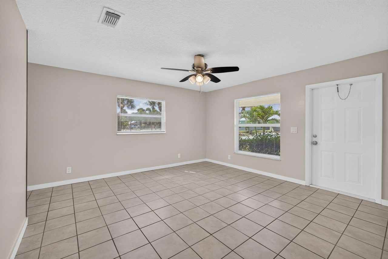 8697 Se Hobe Ridge Ave - Photo 7 of 32