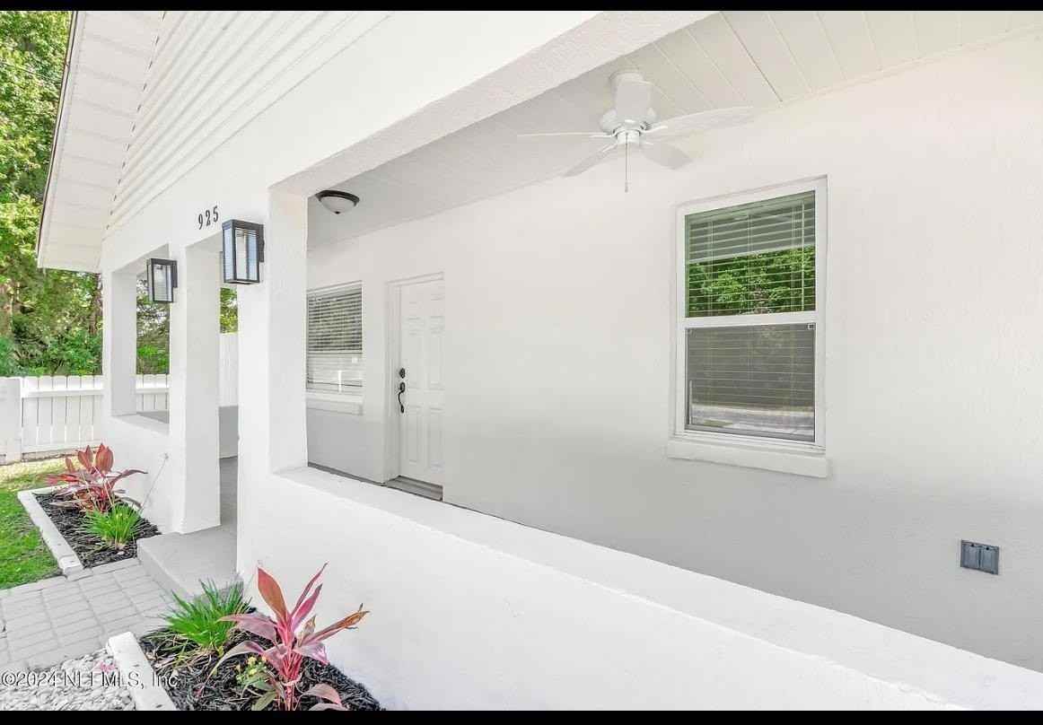 925 S Saint Johns St - Photo 2 of 28