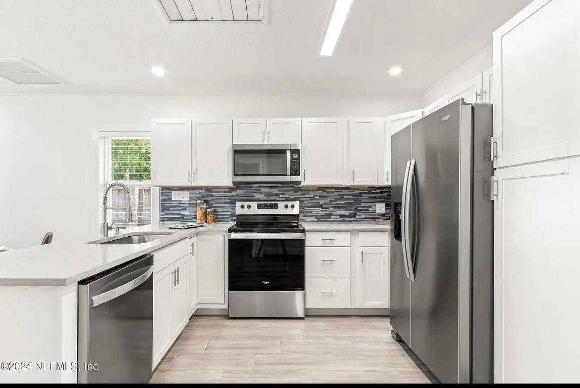 925 S Saint Johns St - Photo 5 of 28