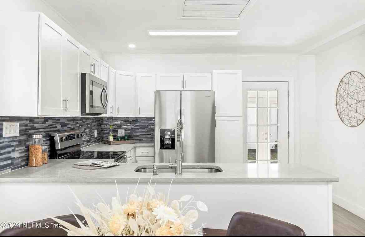 925 S Saint Johns St - Photo 6 of 28