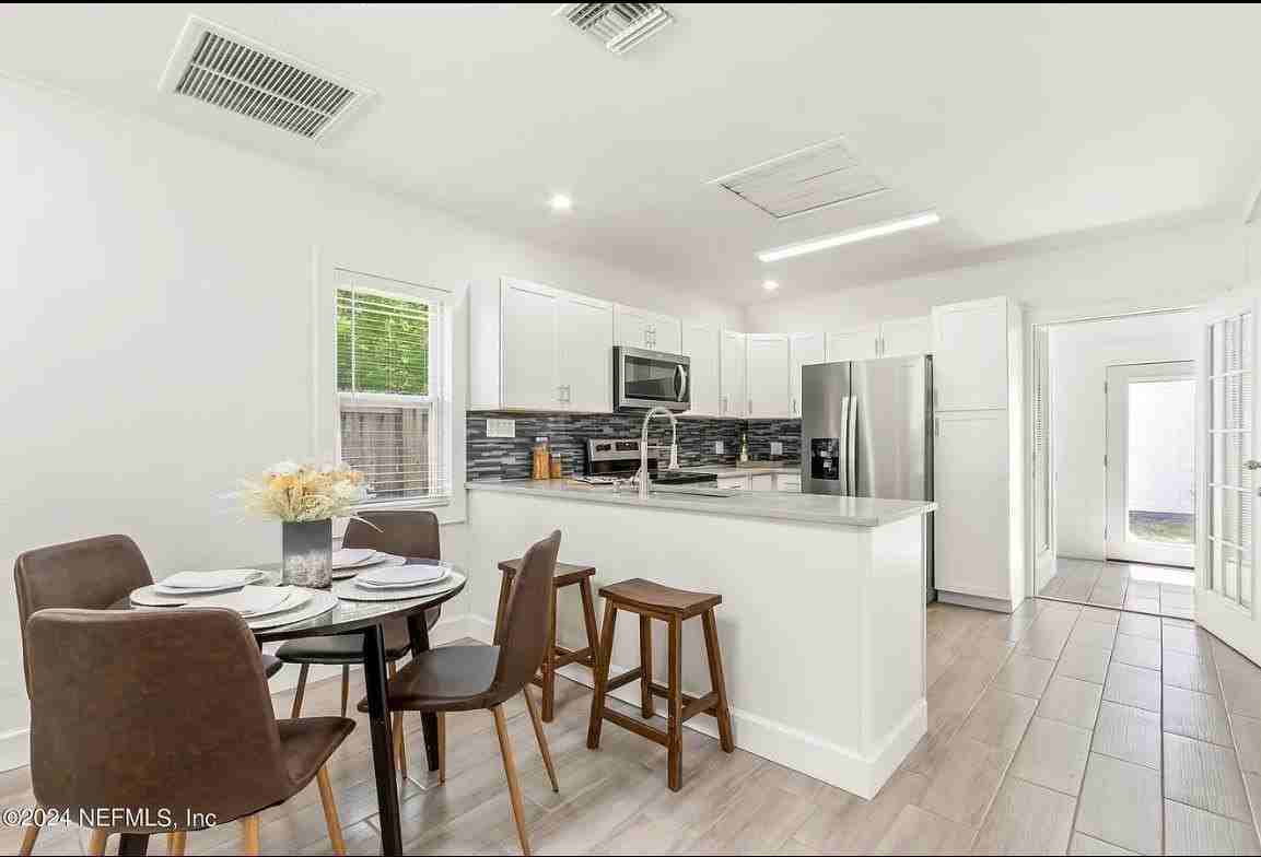925 S Saint Johns St - Photo 7 of 28