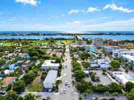 featured image of 220 Lucerne Ave #3