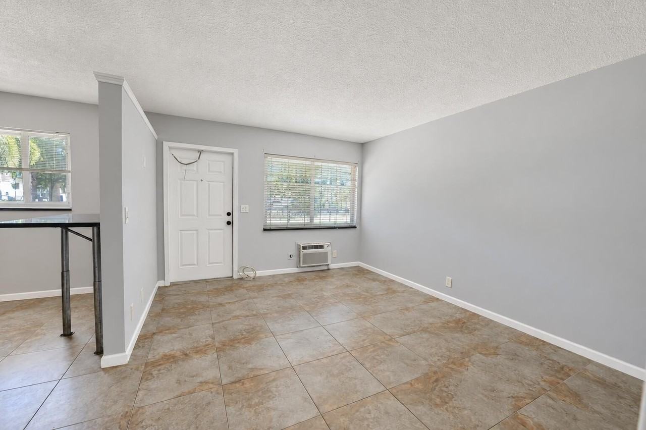 220 Lucerne Ave #3 - Photo 7 of 21